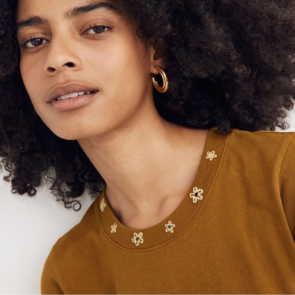 Rivet & Thread Daisy Embroidered Vintage Tee - Picture 2 of 8